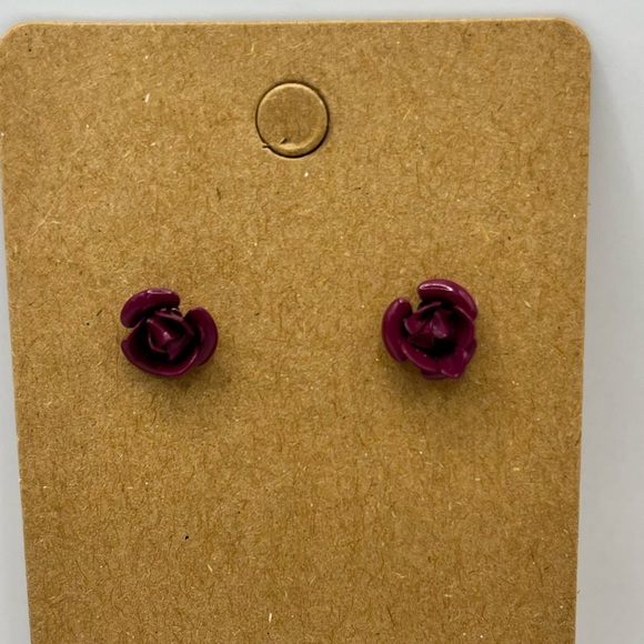 2 pairs of rose stud earrings - Picture 3 of 7